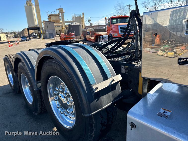 image for item DO3395 2014 Kenworth  T800W semi truck