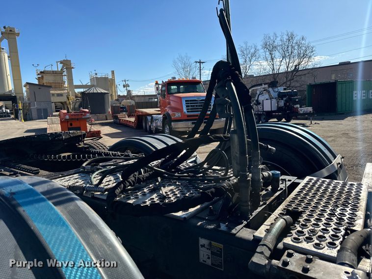 image for item DO3395 2014 Kenworth  T800W semi truck