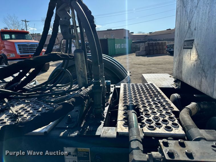 image for item DO3395 2014 Kenworth  T800W semi truck