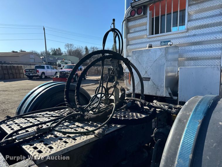 image for item DO3395 2014 Kenworth  T800W semi truck