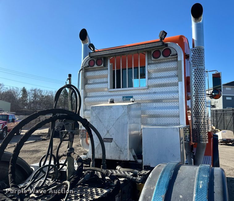 image for item DO3395 2014 Kenworth  T800W semi truck