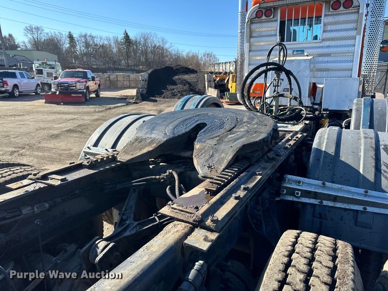 image for item DO3395 2014 Kenworth  T800W semi truck