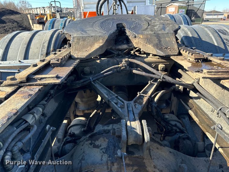 image for item DO3395 2014 Kenworth  T800W semi truck