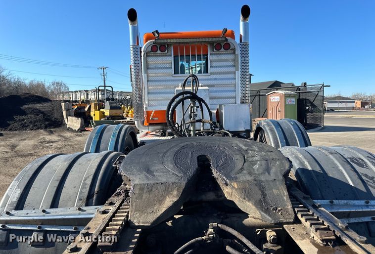 image for item DO3395 2014 Kenworth  T800W semi truck