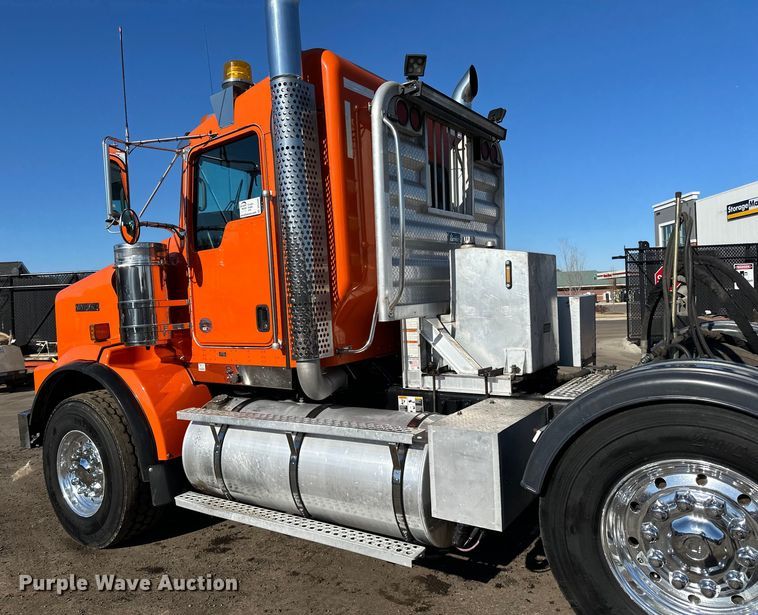 image for item DO3395 2014 Kenworth  T800W semi truck
