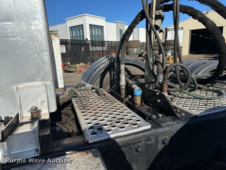 image for item DO3395 2014 Kenworth  T800W semi truck