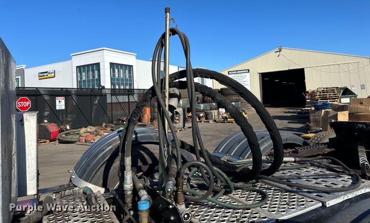 image for item DO3395 2014 Kenworth  T800W semi truck