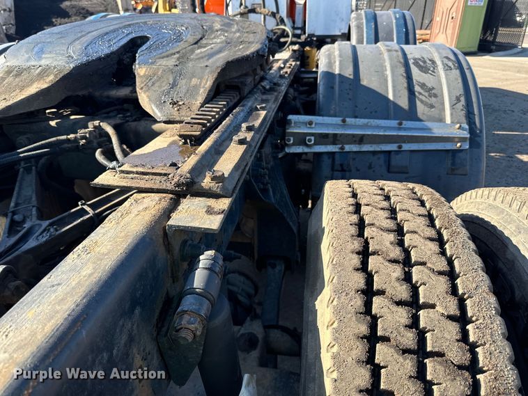 image for item DO3395 2014 Kenworth  T800W semi truck