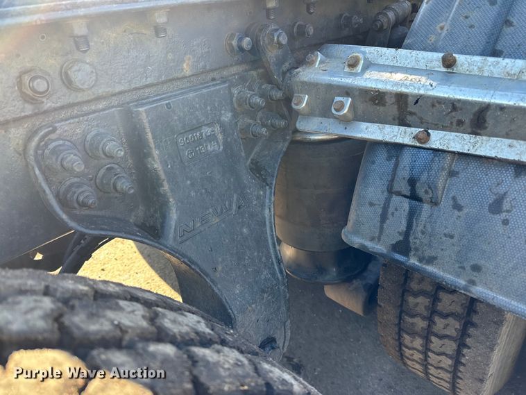 image for item DO3395 2014 Kenworth  T800W semi truck