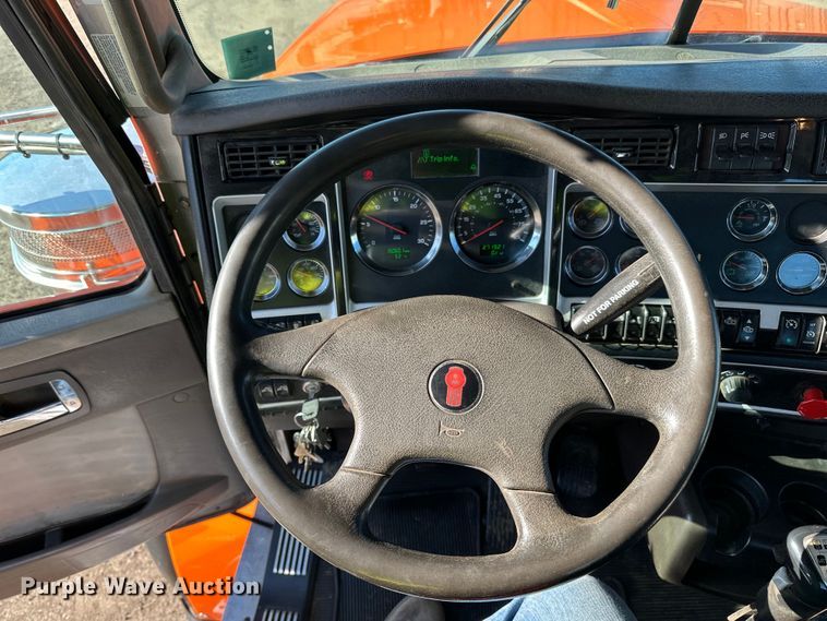 image for item DO3395 2014 Kenworth  T800W semi truck