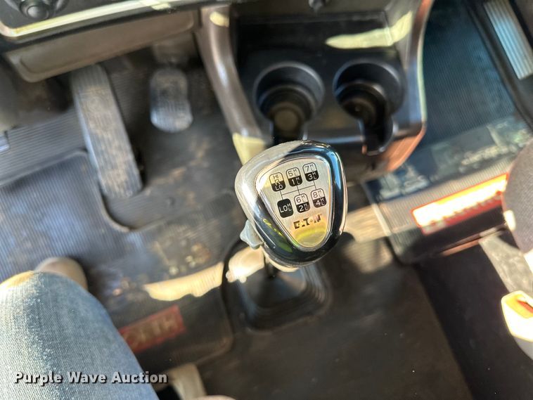 image for item DO3395 2014 Kenworth  T800W semi truck