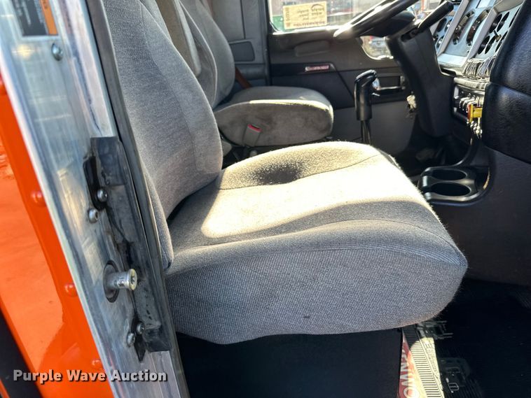 image for item DO3395 2014 Kenworth  T800W semi truck