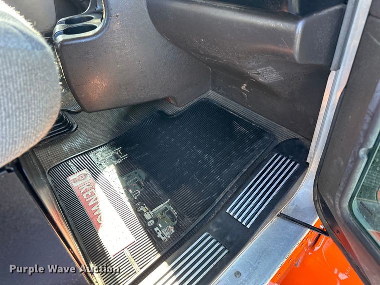 image for item DO3395 2014 Kenworth  T800W semi truck