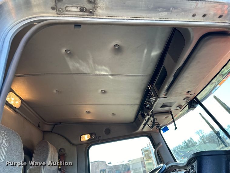 image for item DO3395 2014 Kenworth  T800W semi truck