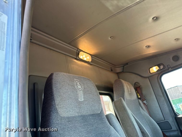 image for item DO3395 2014 Kenworth  T800W semi truck