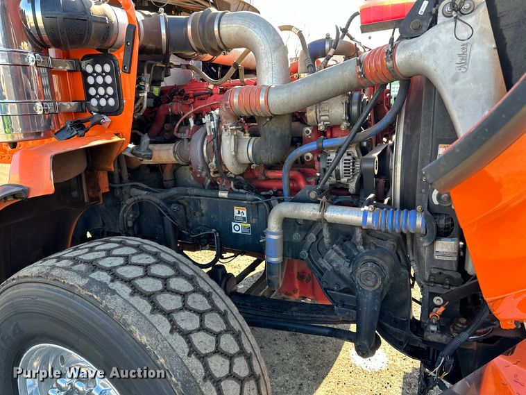 image for item DO3395 2014 Kenworth  T800W semi truck