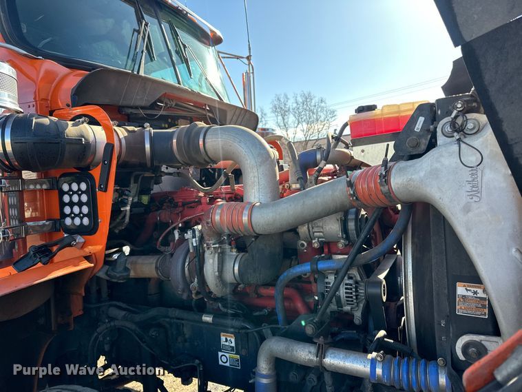 image for item DO3395 2014 Kenworth  T800W semi truck