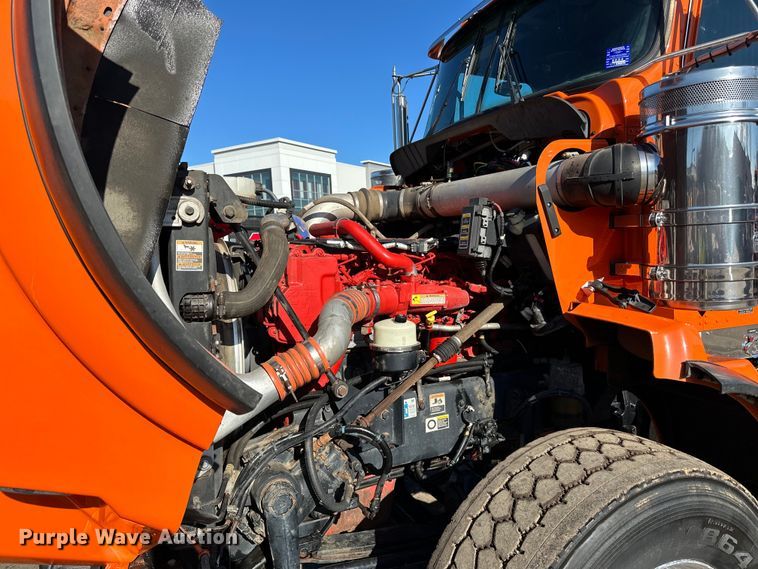 image for item DO3395 2014 Kenworth  T800W semi truck