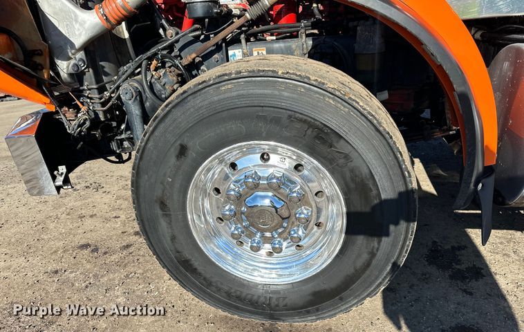 image for item DO3395 2014 Kenworth  T800W semi truck