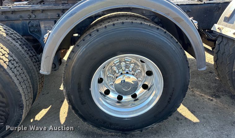 image for item DO3395 2014 Kenworth  T800W semi truck