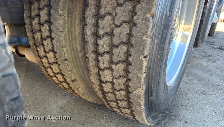 image for item DO3395 2014 Kenworth  T800W semi truck