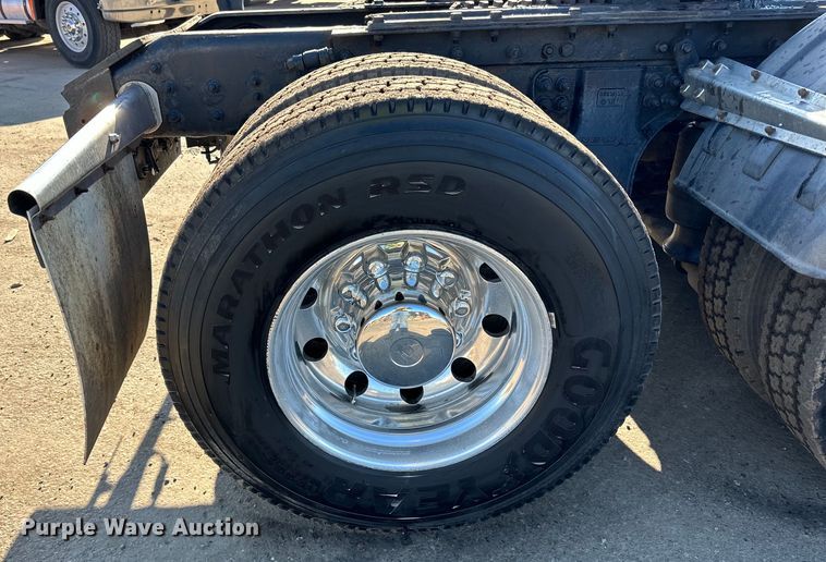 image for item DO3395 2014 Kenworth  T800W semi truck