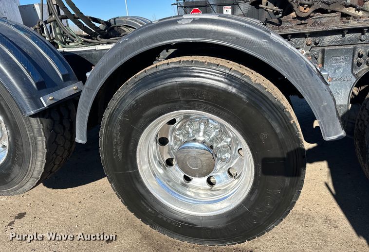 image for item DO3395 2014 Kenworth  T800W semi truck