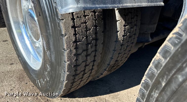 image for item DO3395 2014 Kenworth  T800W semi truck