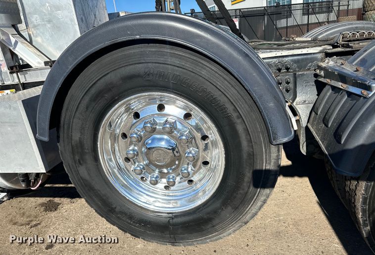 image for item DO3395 2014 Kenworth  T800W semi truck