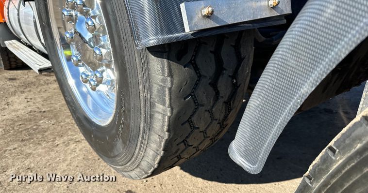 image for item DO3395 2014 Kenworth  T800W semi truck