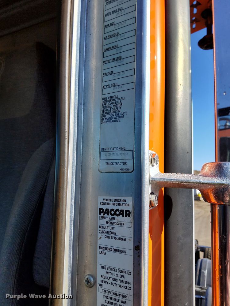 image for item DO3395 2014 Kenworth  T800W semi truck