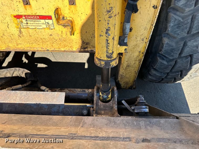 image for item DO3406 2011 Gehl 5640 skid steer loader