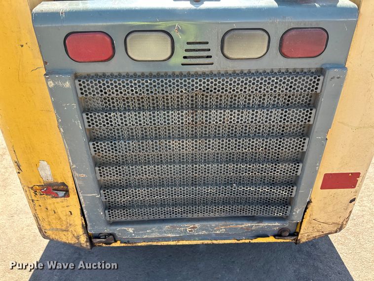 image for item DO3406 2011 Gehl 5640 skid steer loader