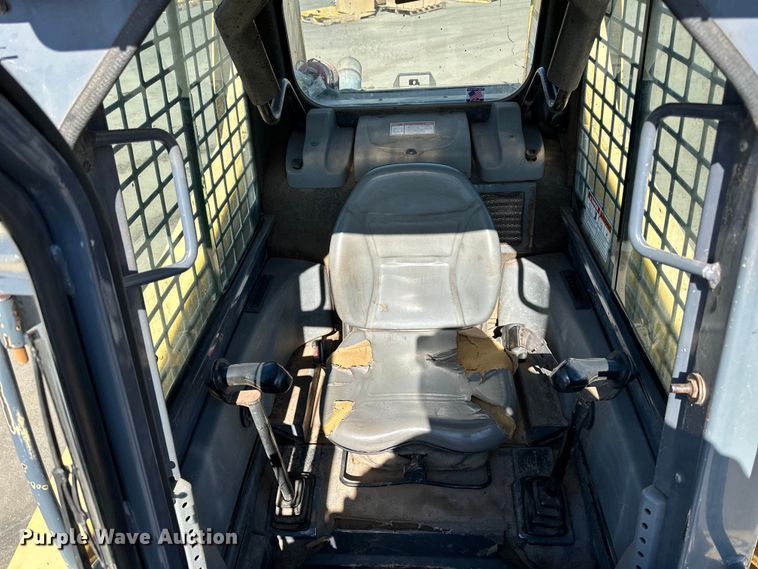 image for item DO3406 2011 Gehl 5640 skid steer loader