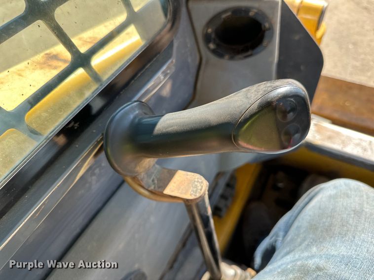 image for item DO3406 2011 Gehl 5640 skid steer loader