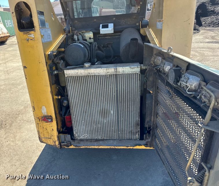 image for item DO3406 2011 Gehl 5640 skid steer loader