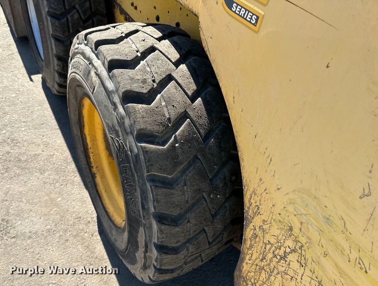 image for item DO3406 2011 Gehl 5640 skid steer loader