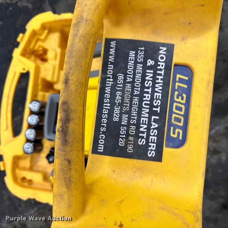 image for item DQ0605 Spectra laser leveling equipment