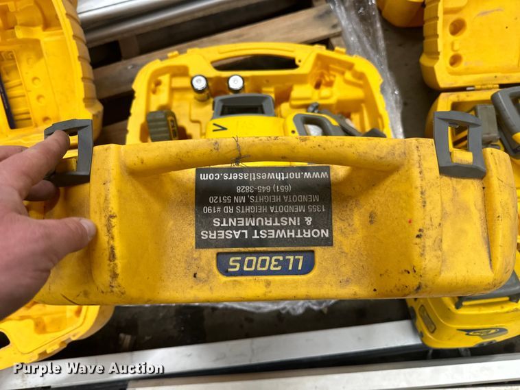 image for item DQ0605 Spectra laser leveling equipment