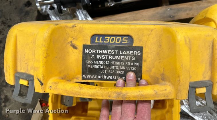 image for item DQ0605 Spectra laser leveling equipment