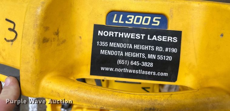 image for item DQ0605 Spectra laser leveling equipment