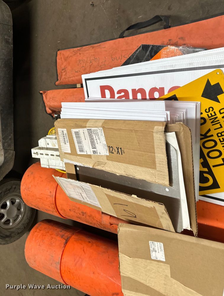 image for item DQ0611 Road safety equipment