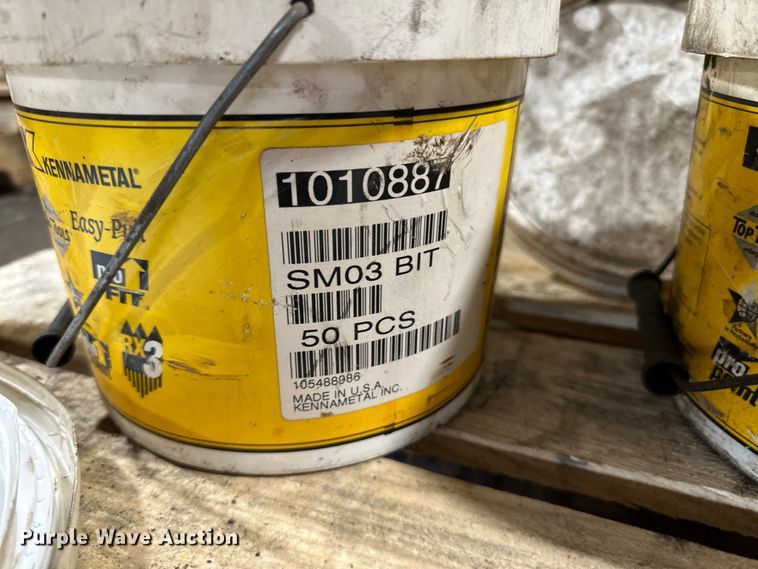 image for item DQ0654 (11) buckets of Kennametal SM03 BIT milling teeth 