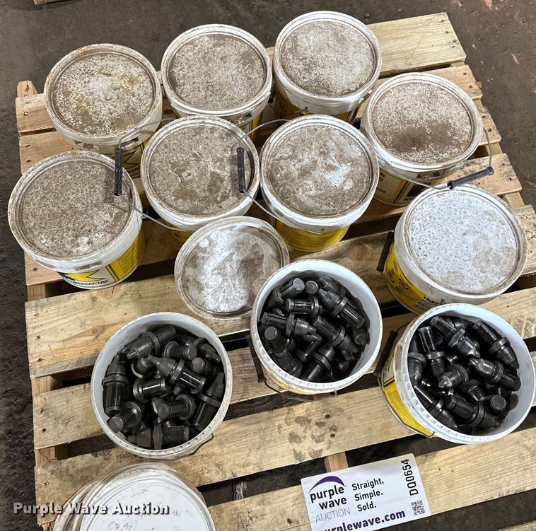 image for item DQ0654 (11) buckets of Kennametal SM03 BIT milling teeth 