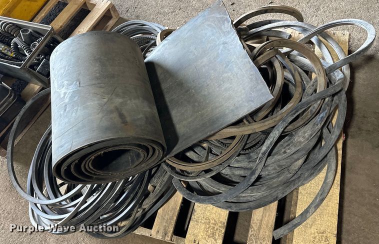 image for item DQ0654 (11) buckets of Kennametal SM03 BIT milling teeth 