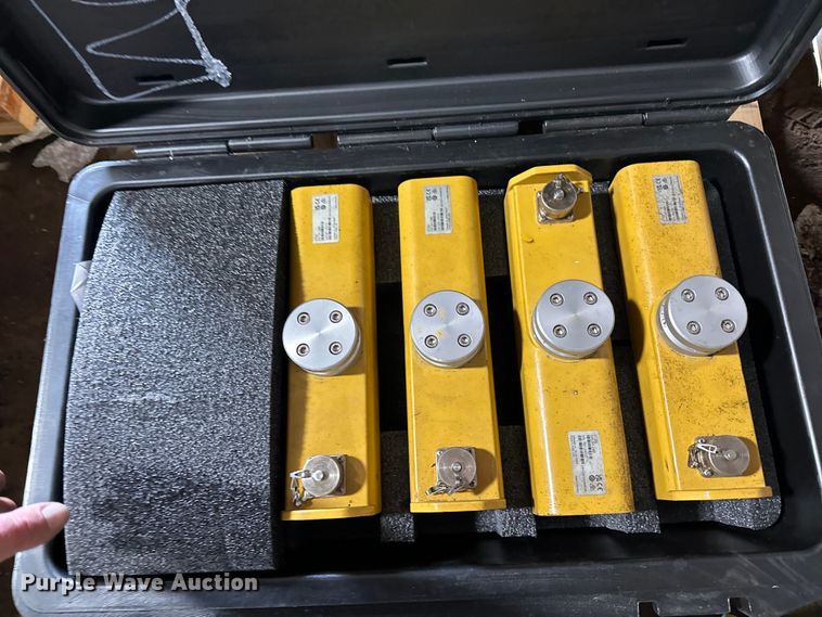image for item DQ0657 Caterpillar grade and slope controls