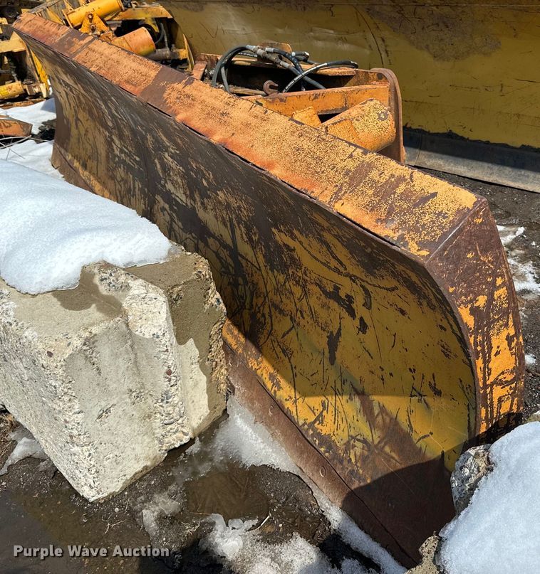image for item DQ0663 14' W wheel loader snow plow 