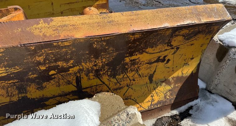 image for item DQ0663 14' W wheel loader snow plow 