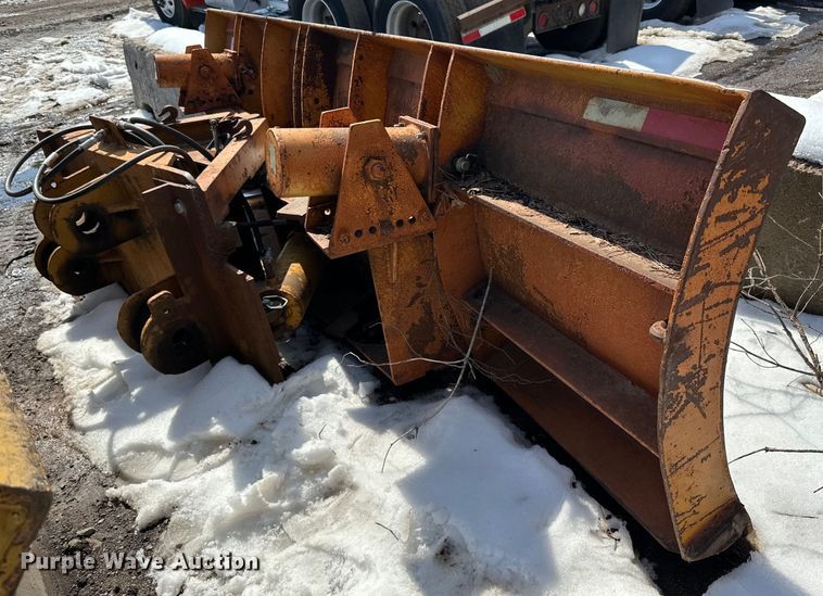image for item DQ0663 14' W wheel loader snow plow 