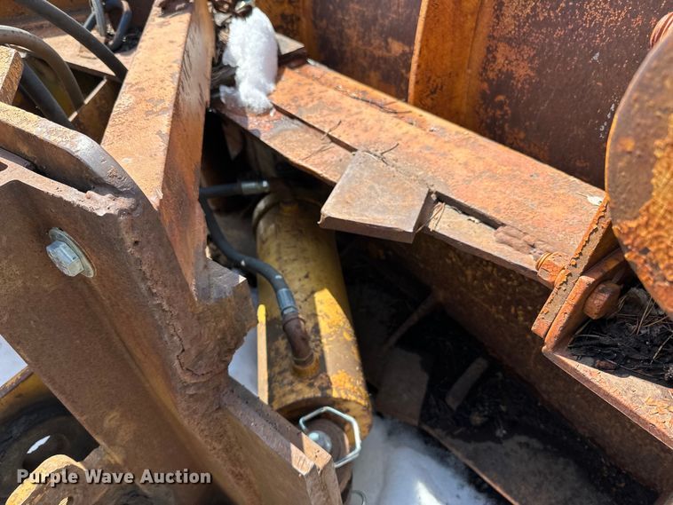 image for item DQ0663 14' W wheel loader snow plow 